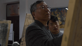 1578451335231411.gif 清华美术黄播
教授王铁牛在云大示范指导