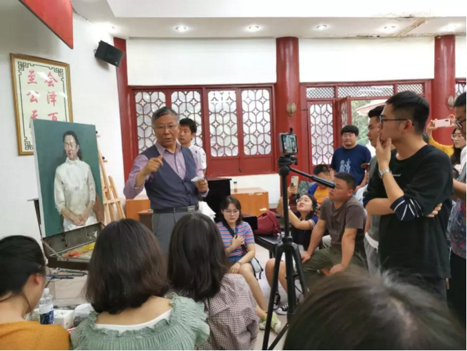 1559138351848118.jpg 著名油画家王铁牛教授亲临黄播
讲学